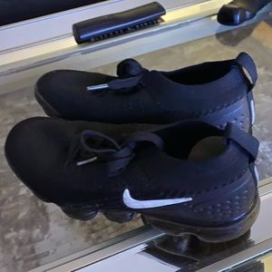 Black Nike vapormax Flyknit 2